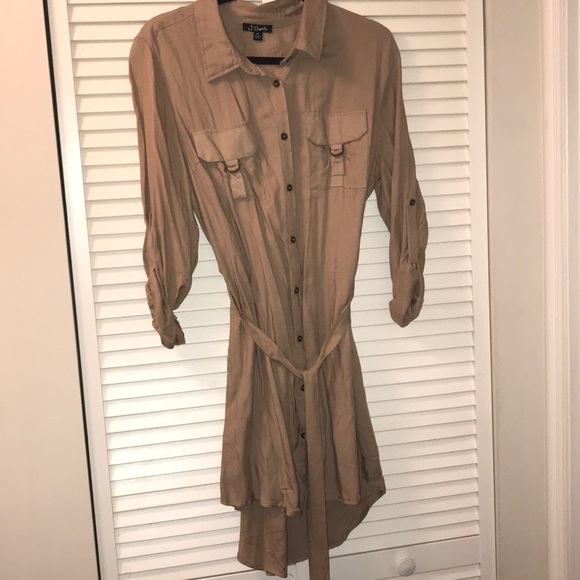 Justify Tops - ✨Trendy button down shirt ✨✨✨✨ Justify Tops - ✨Trendy button down shirt ✨✨✨✨